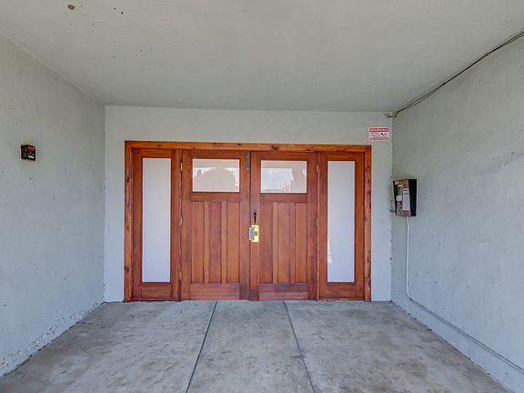 2nd image of 127 N Eucalyptus Ave APT 6