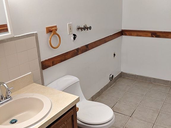 5th image of 212 Wolcott St APT 3