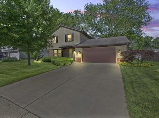 1826 Cottonwood Dr, Waukesha, WI 53189