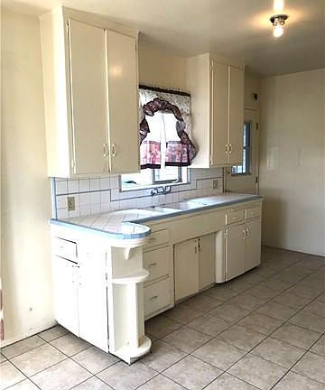 3rd image of 6515 Templeton St