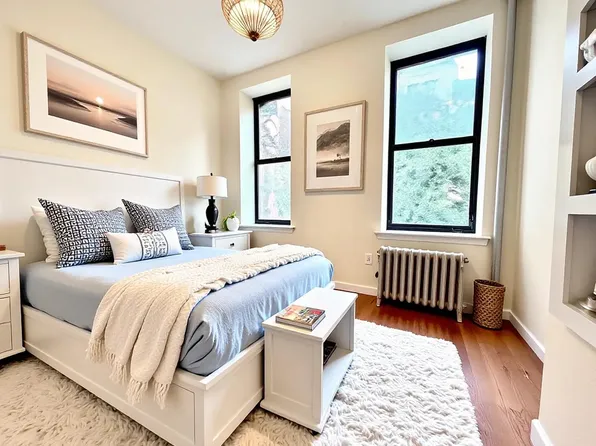 206 E 10th St, New York, NY