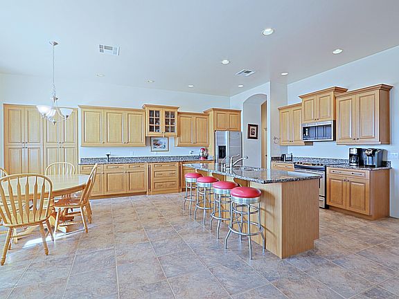 3rd image of 2613 W Jordon Ln
