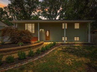 11907 Longmont Dr, Maryland Heights, MO 63043