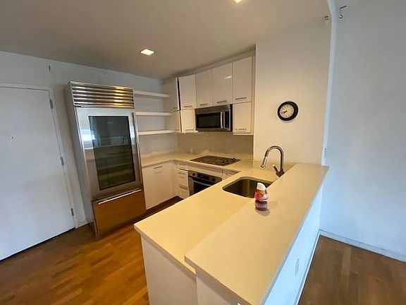 3rd image of 635 W 42nd St APT 7D
