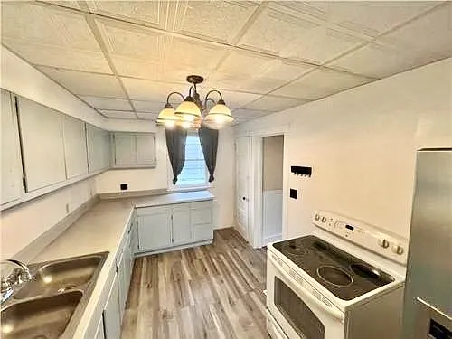 3431 Montrose Ave — Photo 12