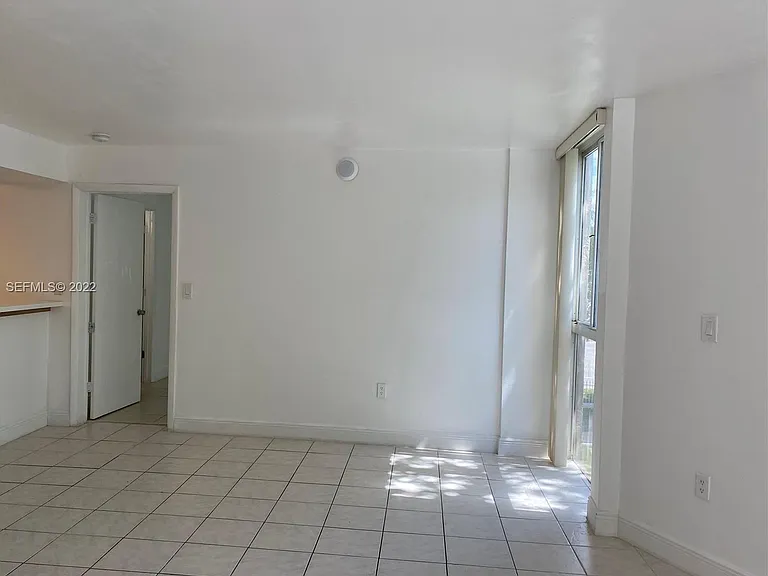 7035 NW 186th St — Photo 7