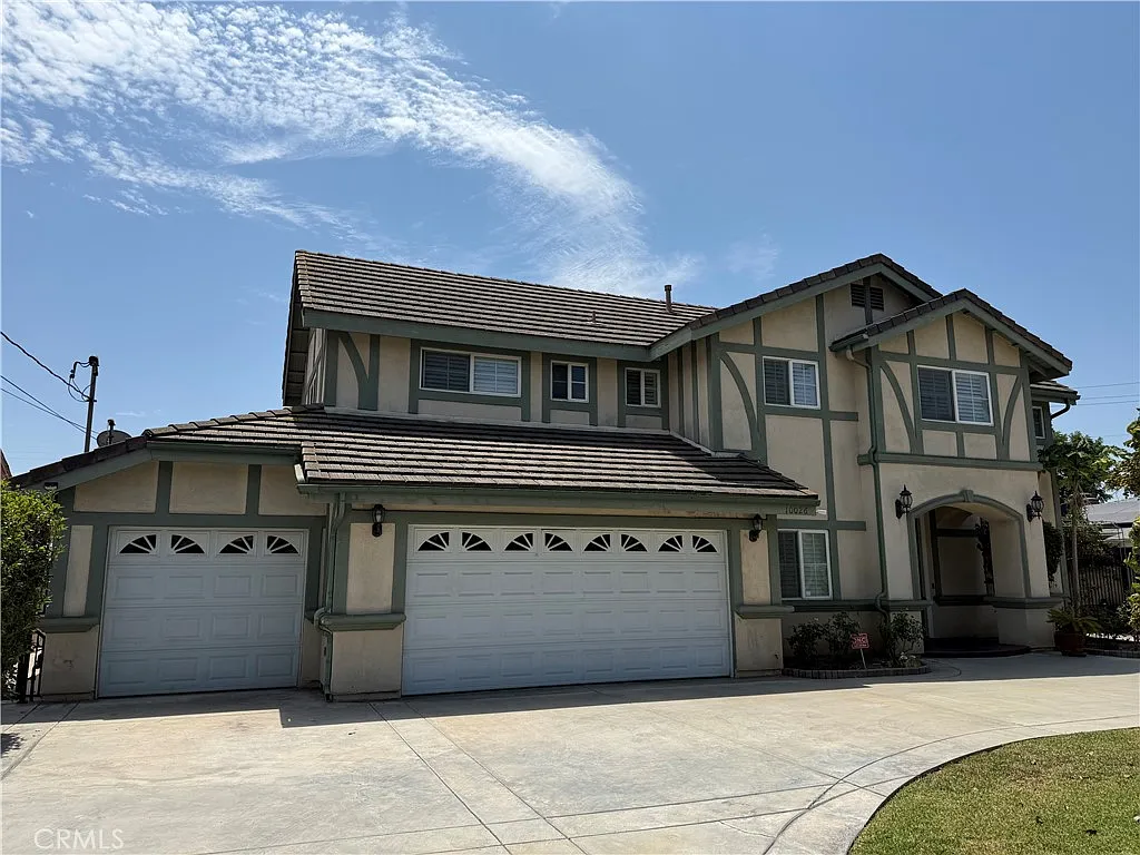 5 bed, 4.5 bath, 3316 sqft, $5,888 — Photo 2