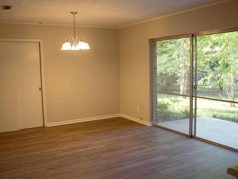 2504 Choctaw St — Photo 4