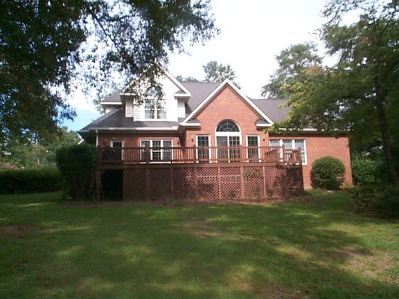 2nd image of 122 Tall Pine Dr