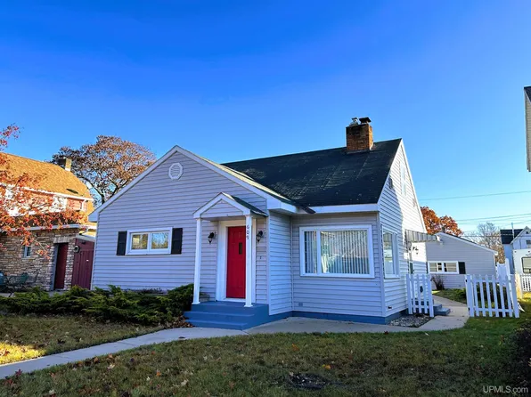 609 S 12th St, Escanaba, MI 49829