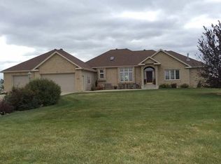 8962 33rd St SE, Bismarck, ND 58504
