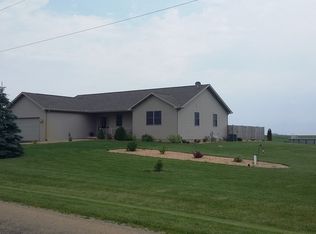 3036 E 10th Rd, Utica, IL 61373