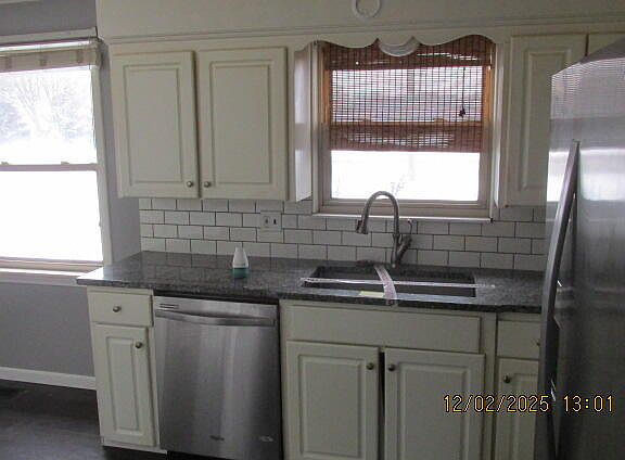 4th image of 2589 Lake Michigan Dr NW