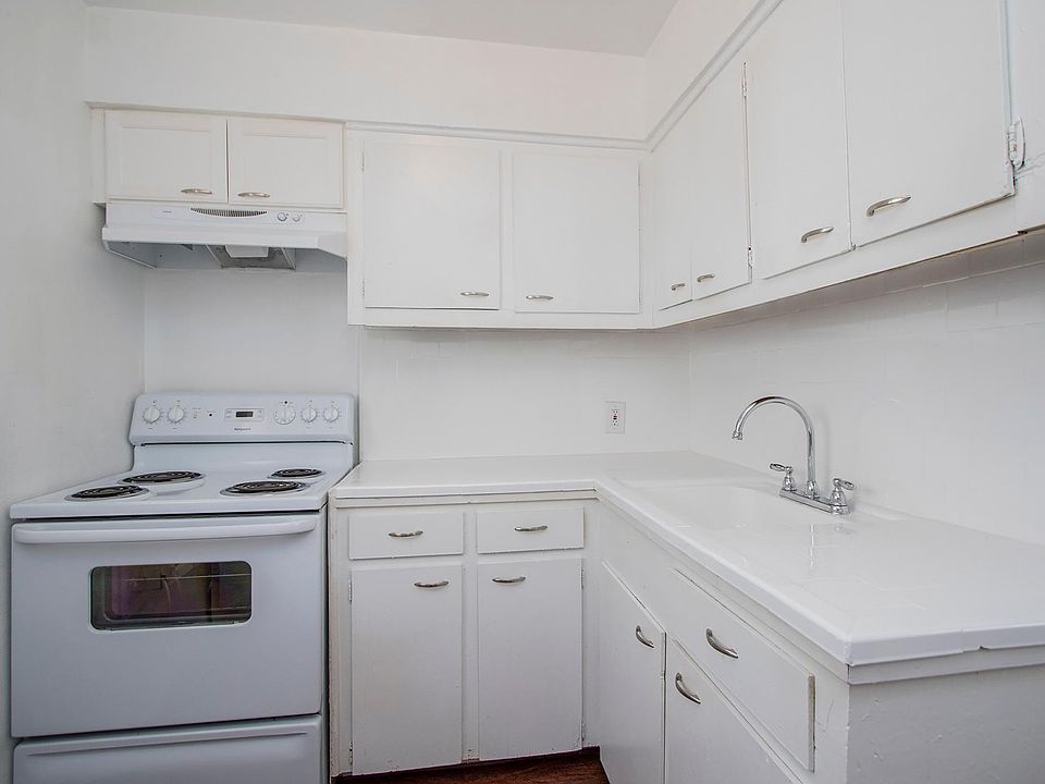 1st image of 1419 Hyde Park Blvd
