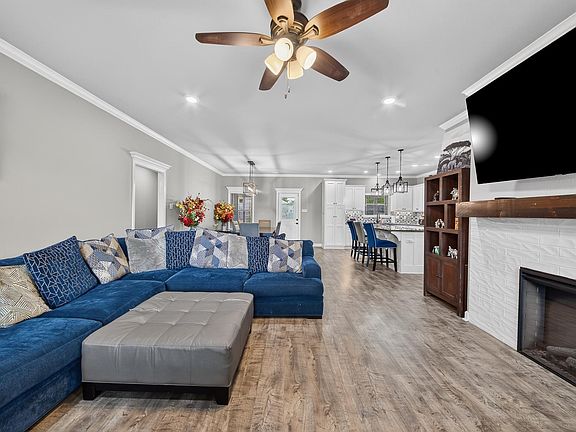 4th image of 24 Aberdeen Dr