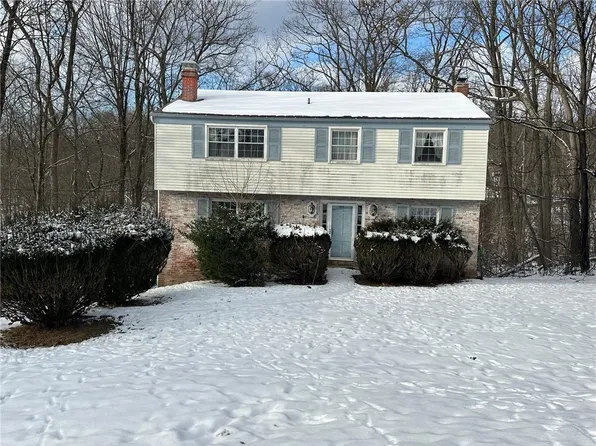 111 Greyfriar Dr, Pittsburgh, PA 15215