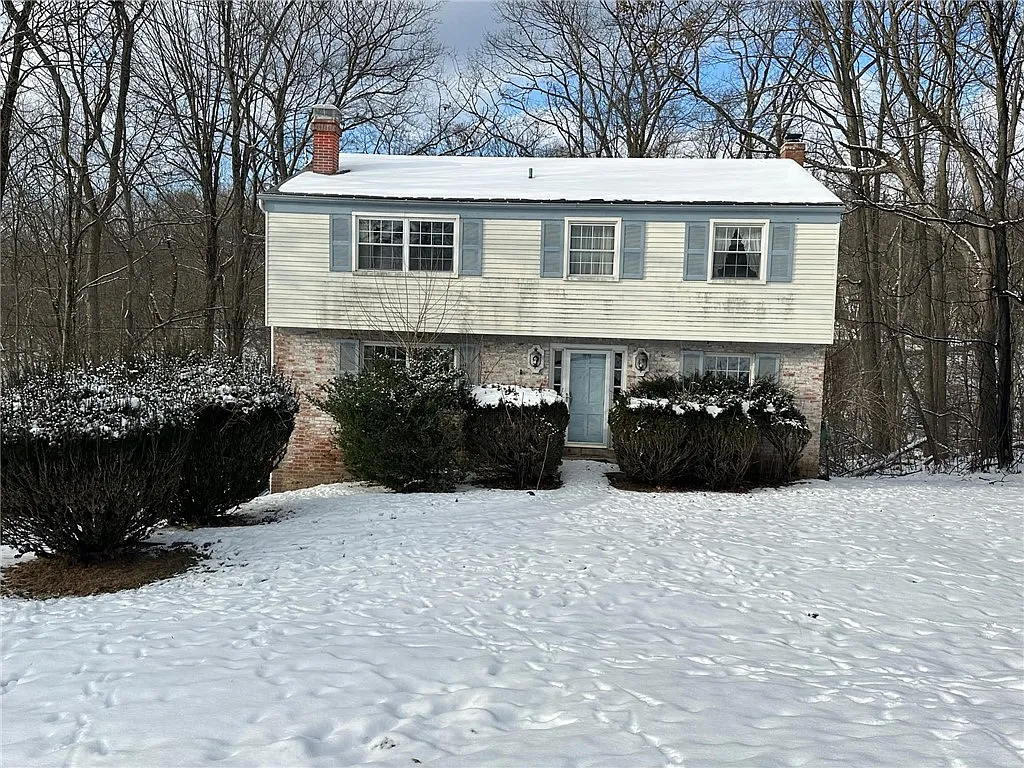 111 Greyfriar Dr photo 1