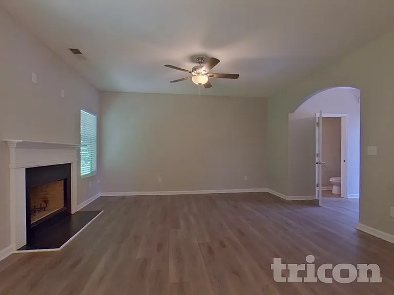 333 Daffodil Dr — Photo 2