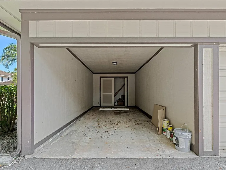 2835 Polo Island Dr #H202 — Photo 36