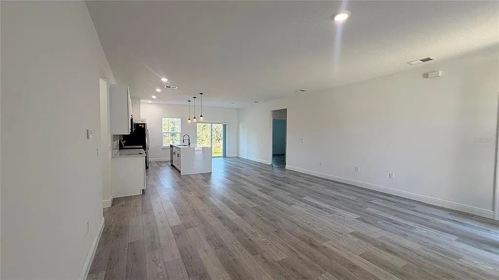 4 bed, 2.0 bath, 1792 sqft, $1,950 — Photo 4