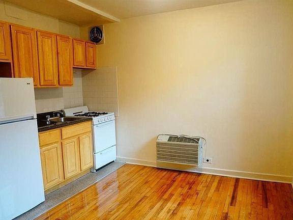 4th image of 35-15 Leverich St #2