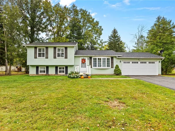 11 Battle Green Dr, Rochester, NY 14624