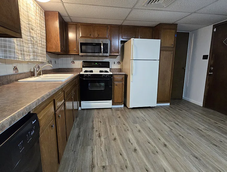 6831 Jade Park Ave NE — Photo 15