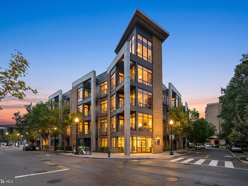 525 Water St SW #407