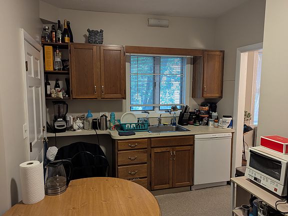 5th image of 195 Cypress St APT 1