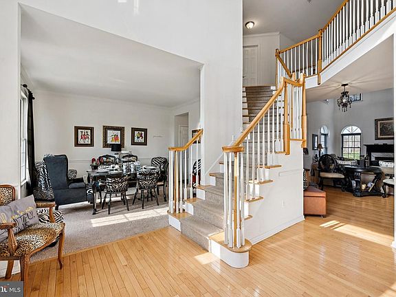 3rd image of 22 Greenbrier Dr