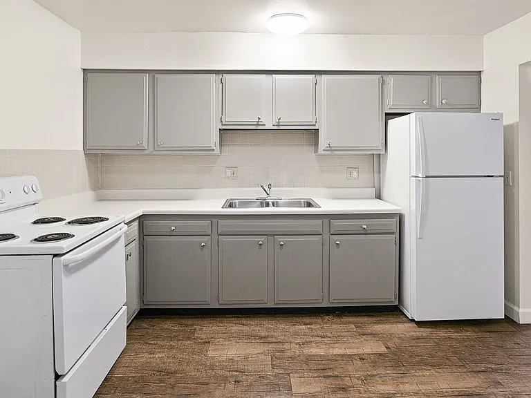 Metro Apartments at Wood River — Photo 28
