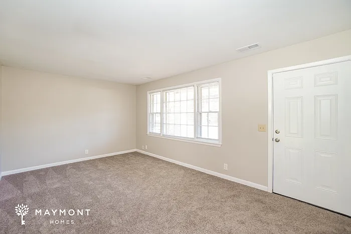 108 Henrietta Dr — Photo 3