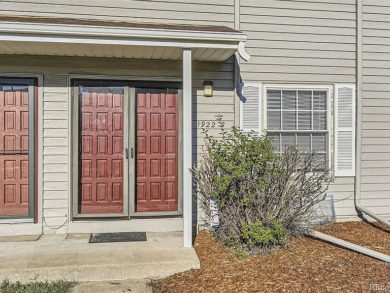 1922 S Oswego Way — Photo 3