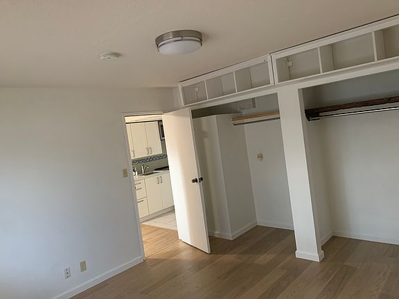 5th image of 928 Gellert Blvd