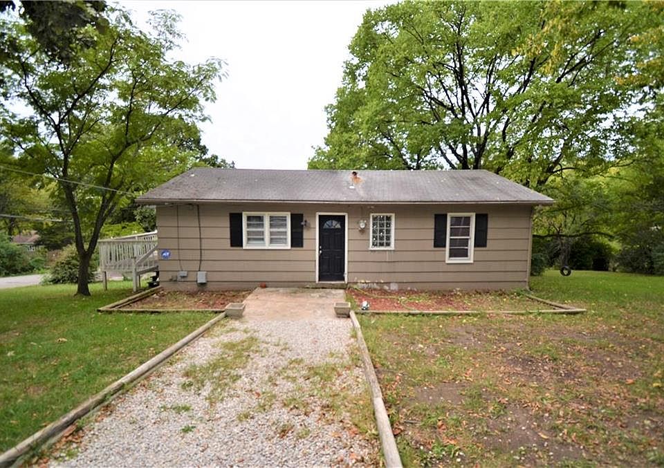 1st image of 3024 S 36th St