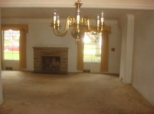 642 Shoreham Rd, Grosse Pointe Woods, MI 48236