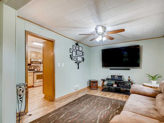 2nd image of 337 Burgess St