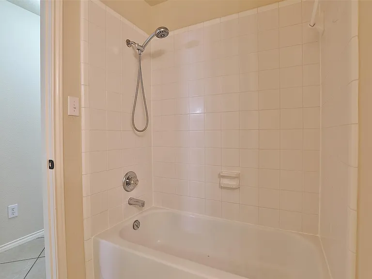 26738 Abbey Springs Ln — Photo 22