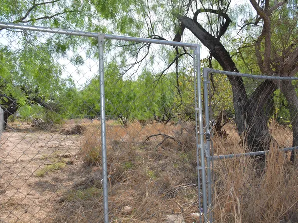 2420 Piedregal St, Laredo, TX 78040