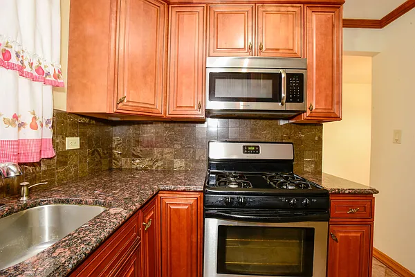 Sold by Reliable Sell & Buy Realty Inc | media 19