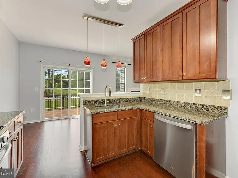 345 Huntington Dr — Photo 9