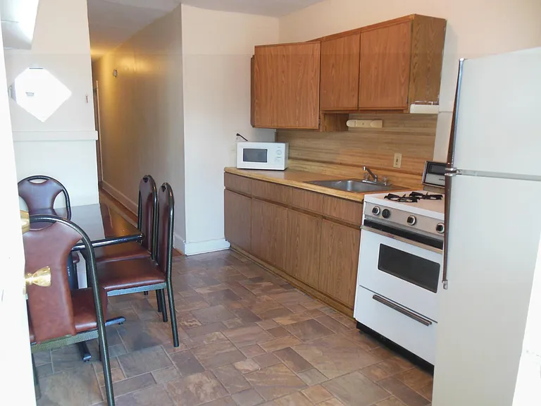 209 Main St #1 — Photo 5