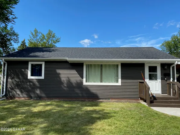 411 Arbor Ct, Grafton, ND 58237