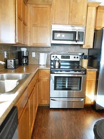 3838 Steelhead St #H — Photo 4