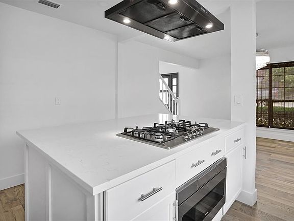 5th image of 2816 Tealridge Dr