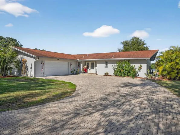 853 Seacrest Dr, Largo, FL 33771