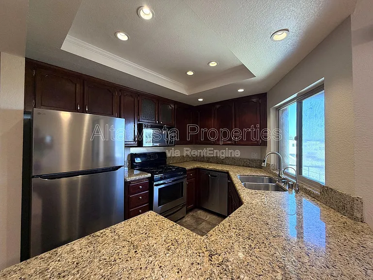 2849 E St #17 — Photo 8