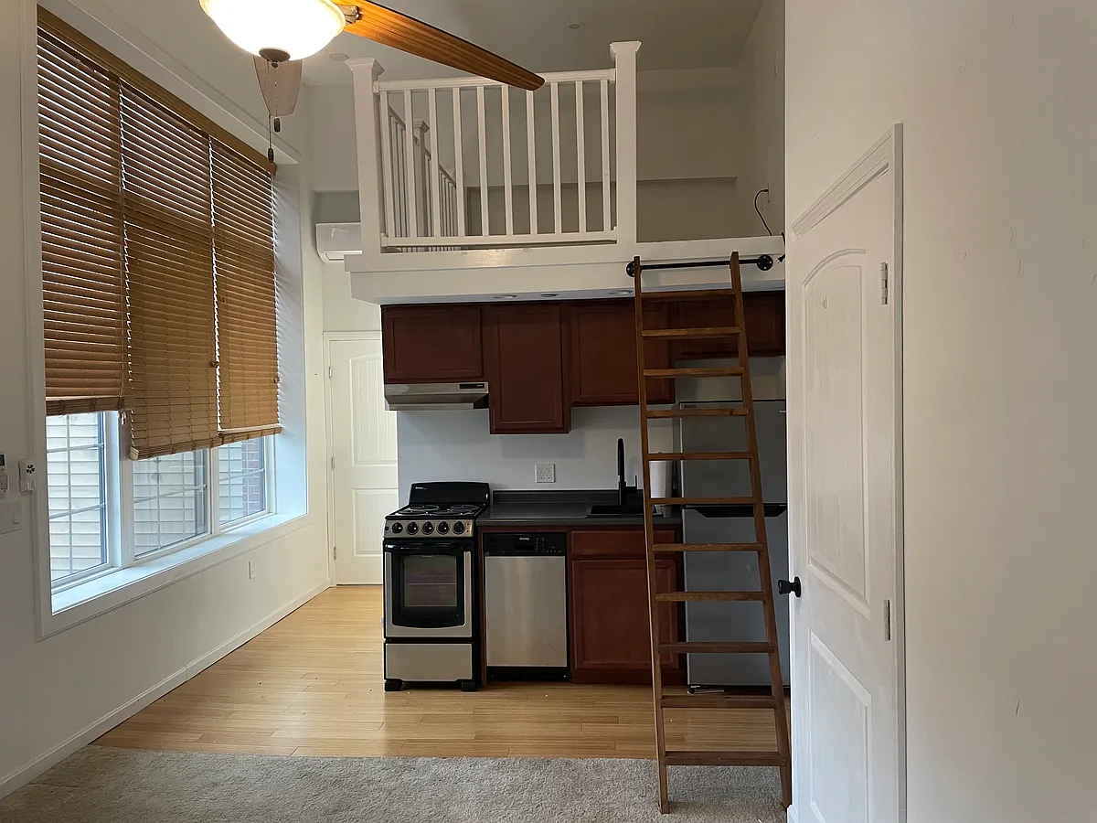 Building Photo - 8 Grove St #402