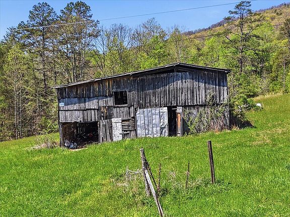 3rd image of 155 Barker Rd