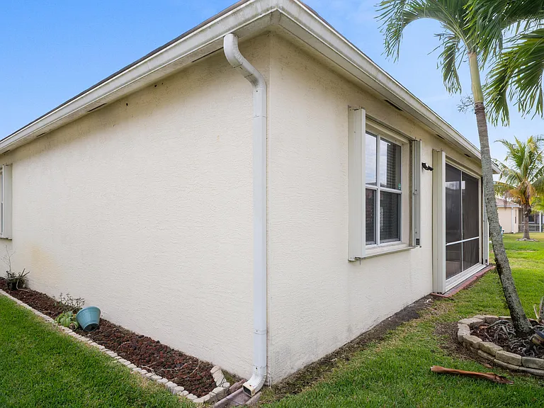 222 SW Manatee Springs Way — Photo 24